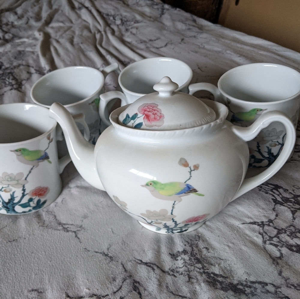 Metropolitan Museum of Art Tea Set